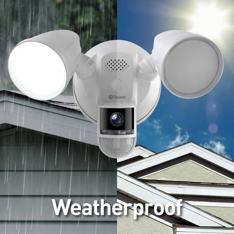 Przewodowa kamera bezpieczeństwa zewnętrzna Swann Floodlight 4K z BEZPŁATNĄ pamięcią lokalną SWIFI-4KFLOCAM-US
